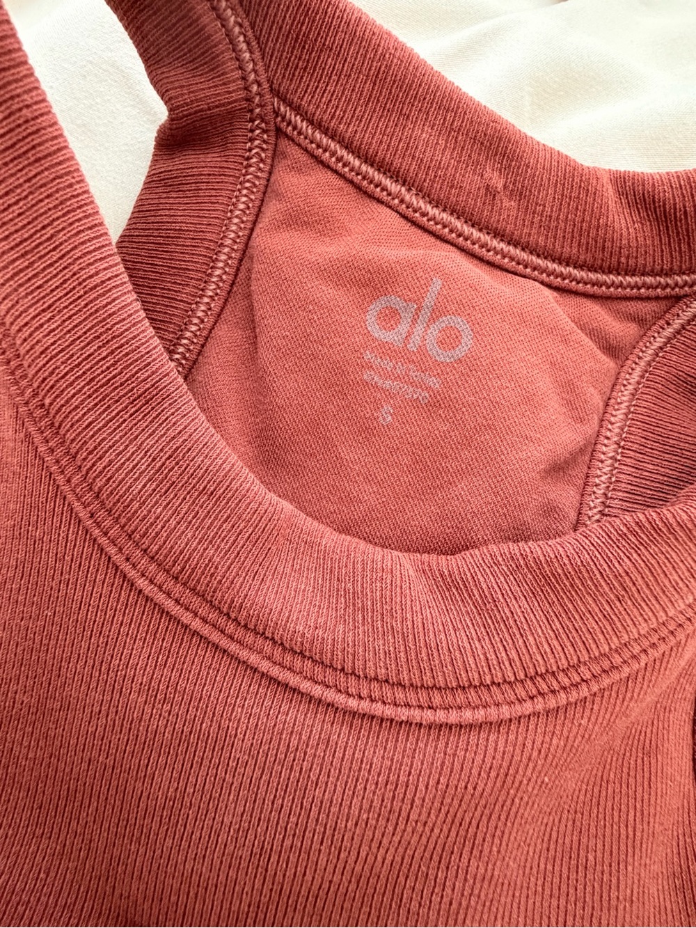 Alo Yoga Ribbed Cropped Racerback Tank Rust Size S - Picture 3 of 4